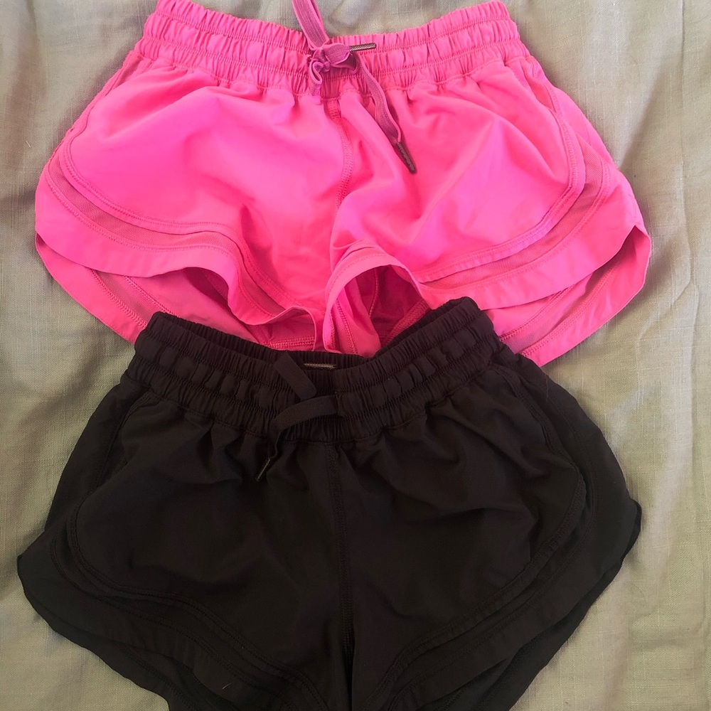 2 PAIRS OF LULULEMON HOTTY HOT 2.5